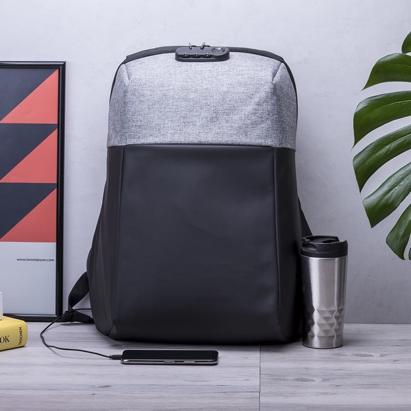 diebstahlsicherer-rucksack-mit-usb-und-fach-fur-tablet-und-laptop-145949