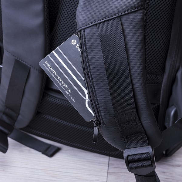 diebstahlsicherer-rucksack-mit-usb-und-fach-fur-tablet-und-laptop-145949