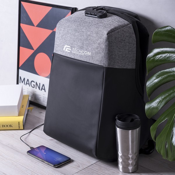 diebstahlsicherer-rucksack-mit-usb-und-fach-fur-tablet-und-laptop-145949