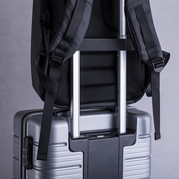 diebstahlsicherer-rucksack-mit-usb-und-fach-fur-tablet-und-laptop-145949